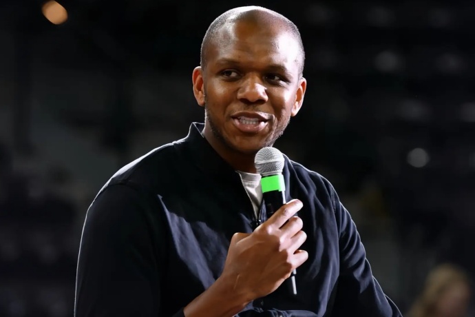 詹姆斯・琼斯告别太阳,执掌 NBA 篮球运营大权 詹姆斯・琼斯告别太阳,执掌 NBA 篮球运营大权